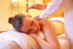 Lassen Sie sich durch Wellnessmassage verwöhnen , manuelle Lymphdrainage